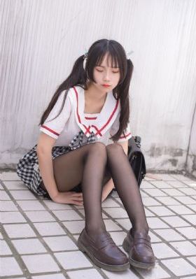 老板用手在秘书内裤里摸_高清在线观看